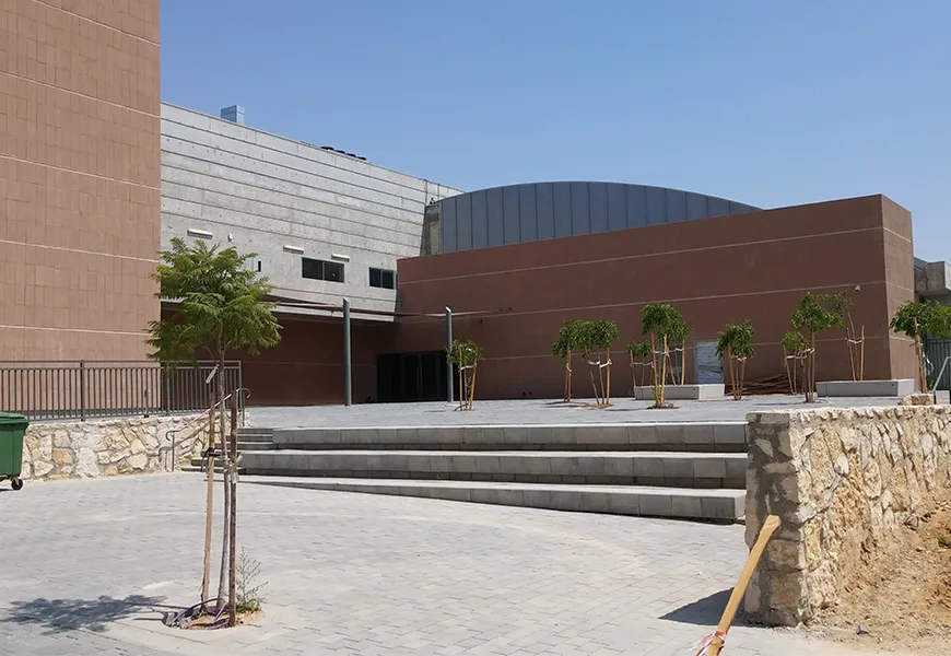 אולם ספורט – עיר הבהדים